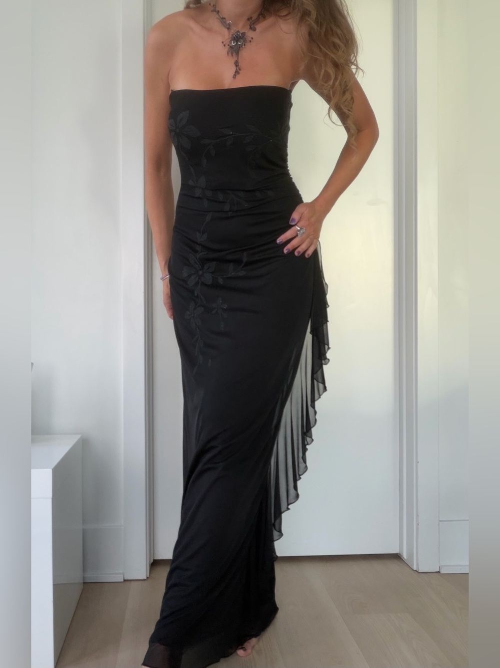VTG Y2K formal floral shimmer blk strapless maxi gown w/matching necklace!